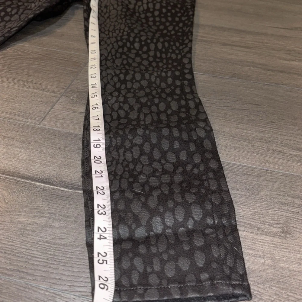 Good American Good Legs Crop Animal Print Jean Size 27 / 4 Black STRETCH! - Picture 12 of 15